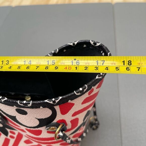 Authentic Louis Vuitton Women's Limited Edition Neverfull MM Geometric Totes - Picture 14 of 14